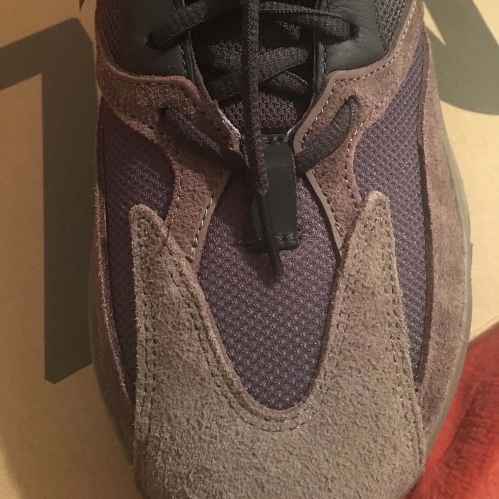 Yeezy Boost 700 MUAVE - Picture 2 of 6